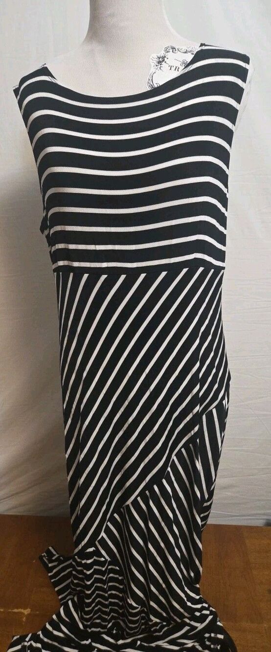 Chicos Travelers Maxi Dress Size 2 Large Black White Stripes Geometric